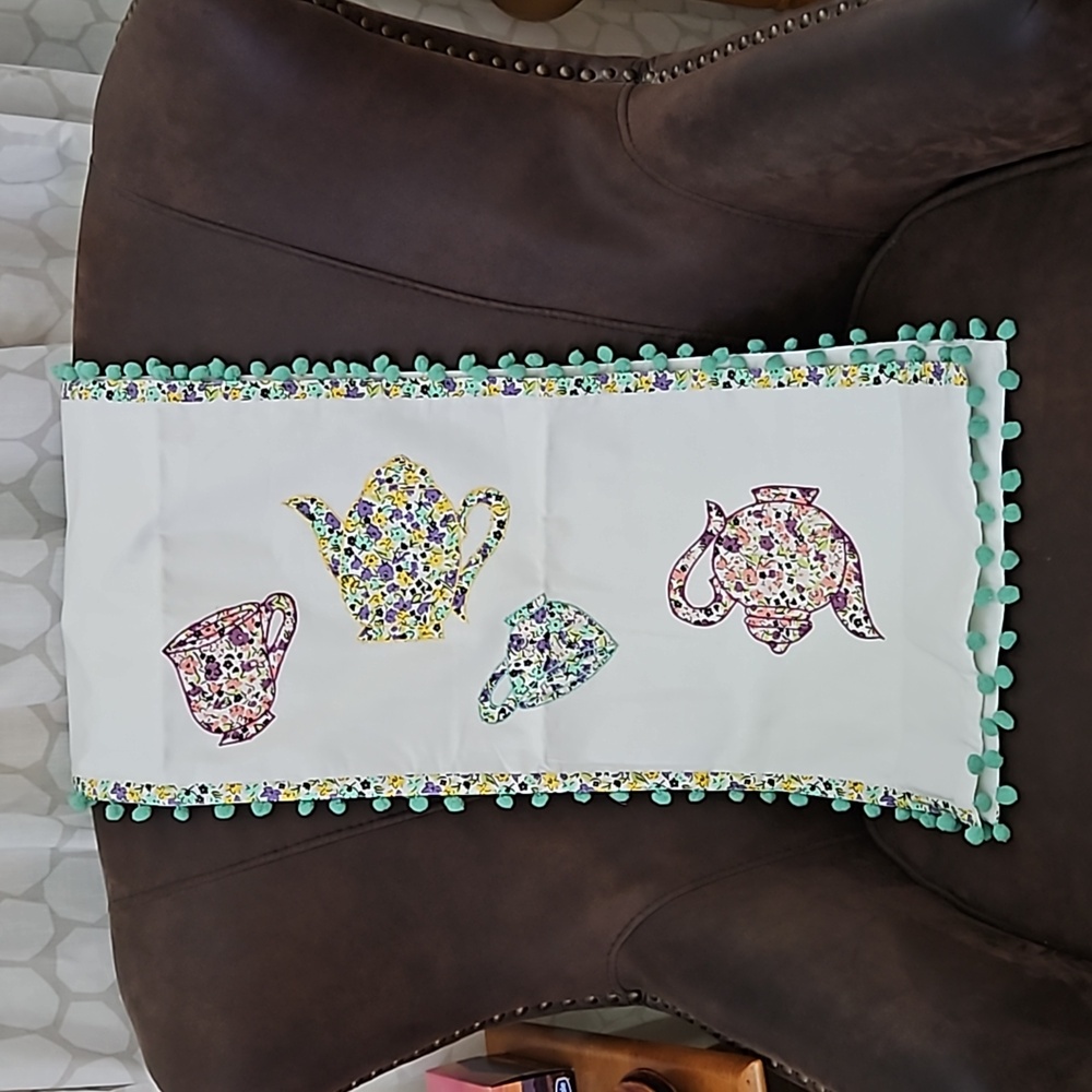 Debenhams Applique Teapot And Teacups White Table Runner